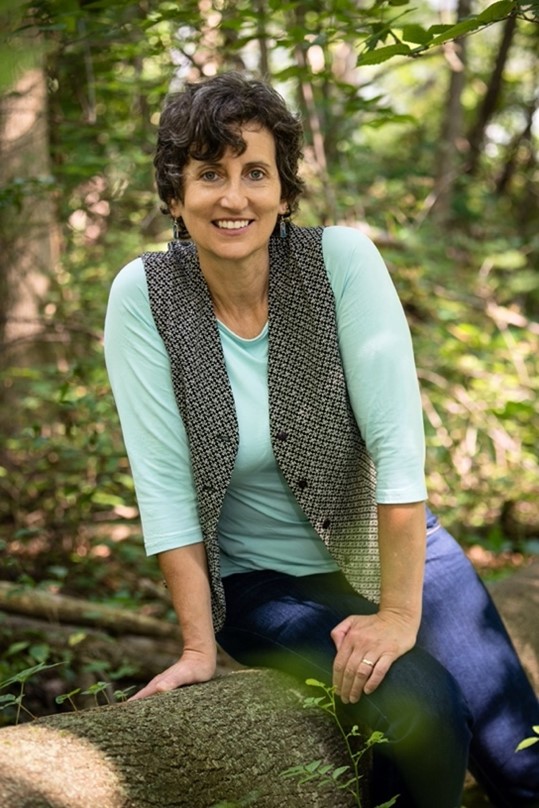 Photo of author Leslie Bulion